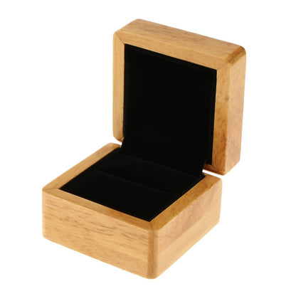 Pudełko na pierścionek z drewna, z welurowym wnętrzem, widok główny
